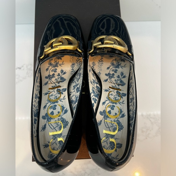 Gucci shoes in great condition,sole has wear but over all in great condition. - Picture 6 of 8